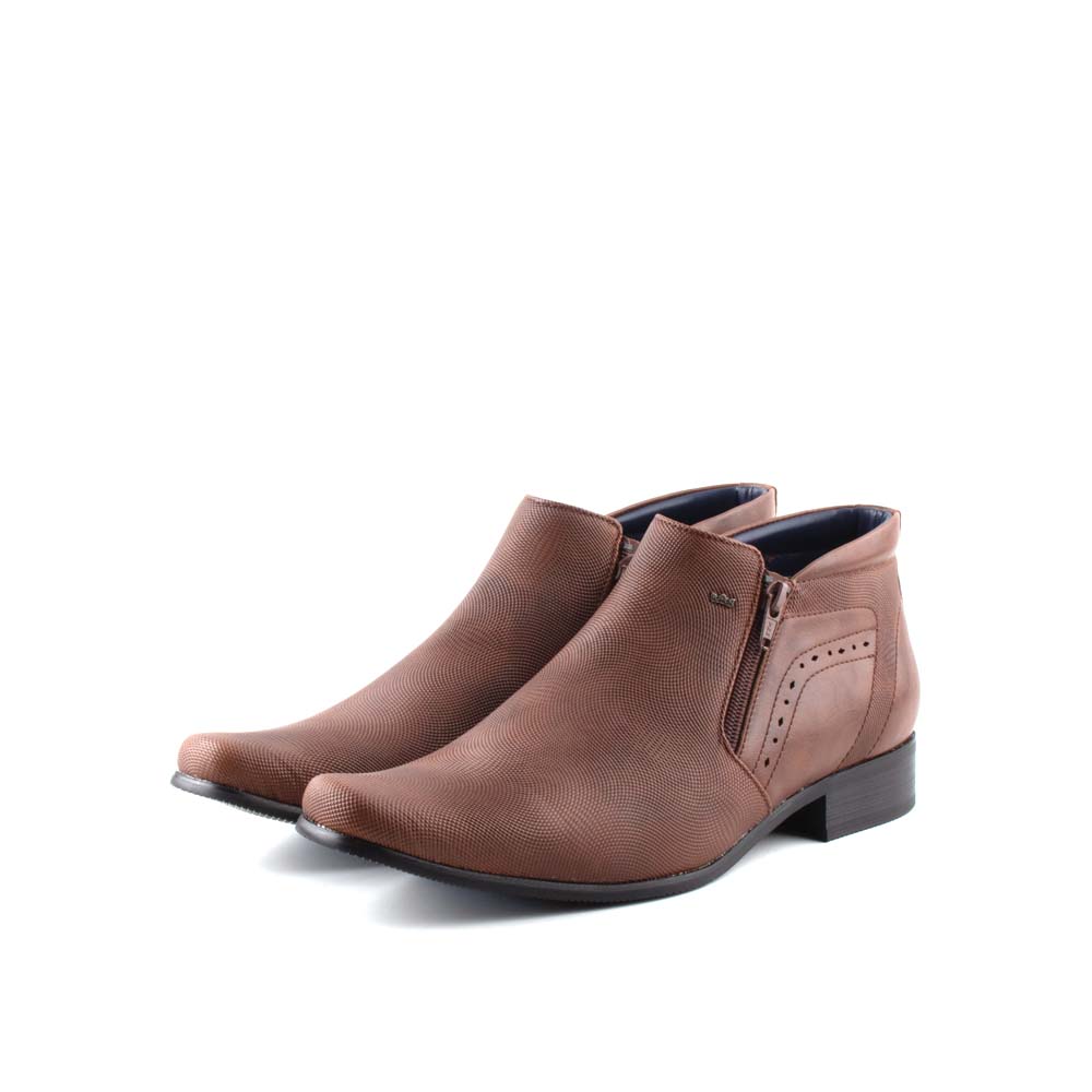 LR LARRIE Men Brown Classy Vintage Styled Slip On Boots - Image 2