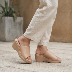 LARRIE Ladies Quincy Wedge Sandals