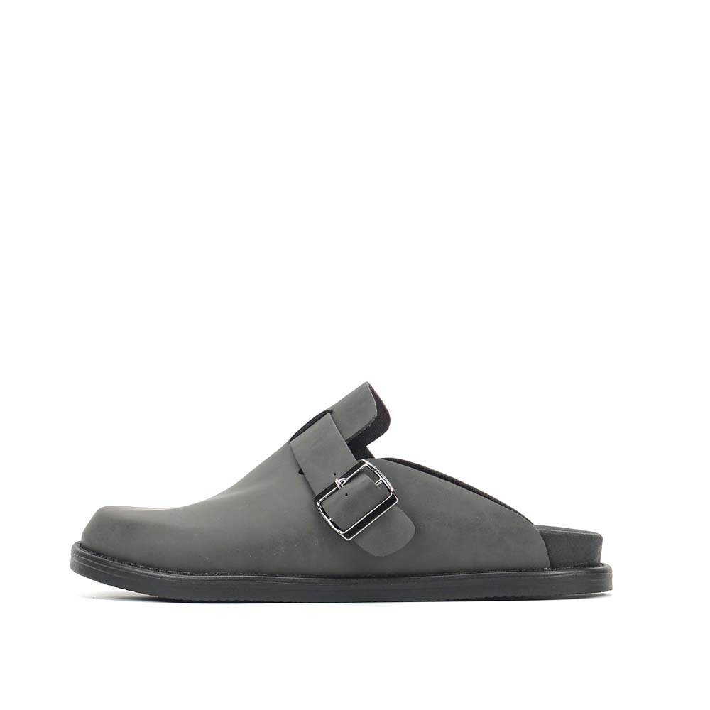 LARRIE Men Black Closed Toe Buckled Casual Clogs 592510-TH1SV-1P-BLACK