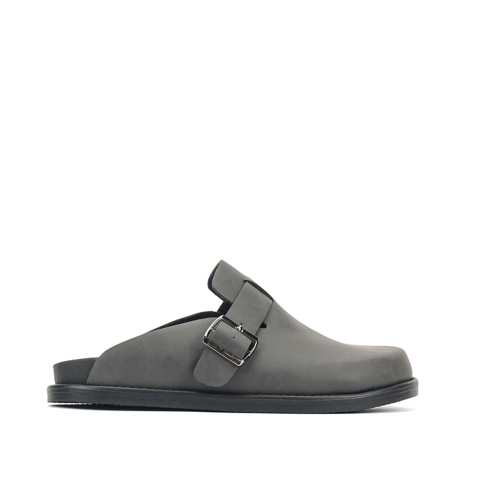 LARRIE Men Black Closed Toe Buckled Casual Clogs 592510-TH1SV-1P-BLACK - Image 2